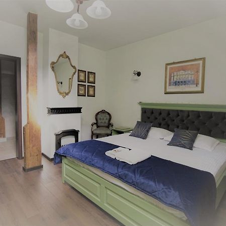 La Curtea Domneasca Hotel Piatra Neamţ Buitenkant foto