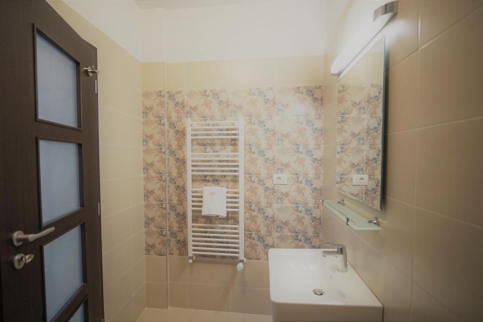 La Curtea Domneasca Hotel Piatra Neamţ Kamer foto