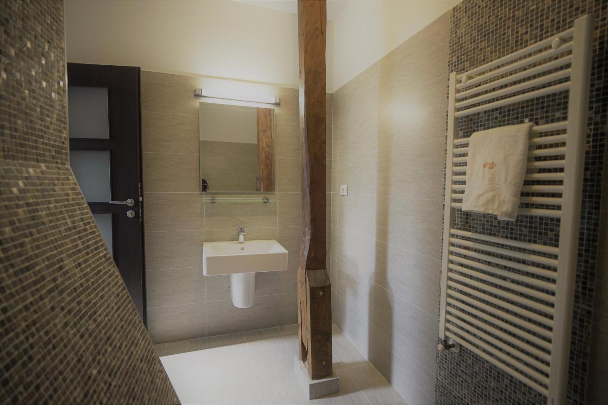La Curtea Domneasca Hotel Piatra Neamţ Kamer foto