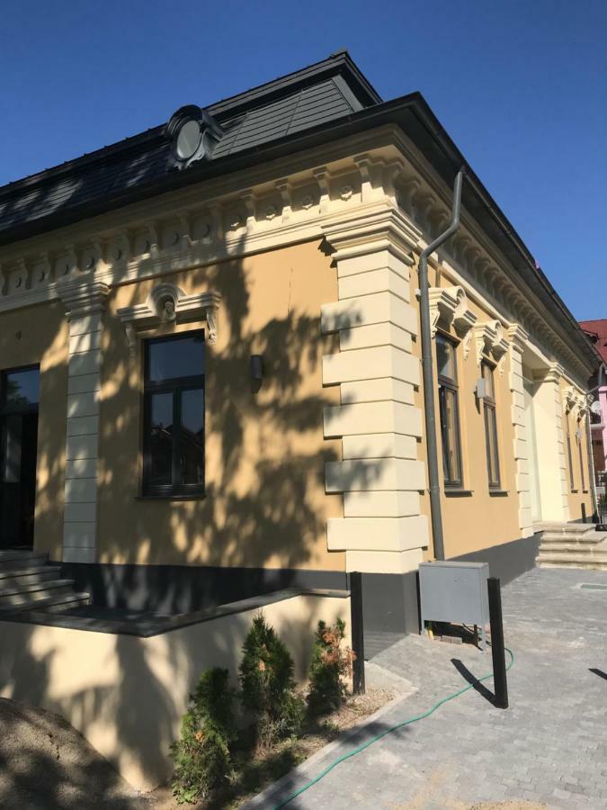 La Curtea Domneasca Hotel Piatra Neamţ Buitenkant foto