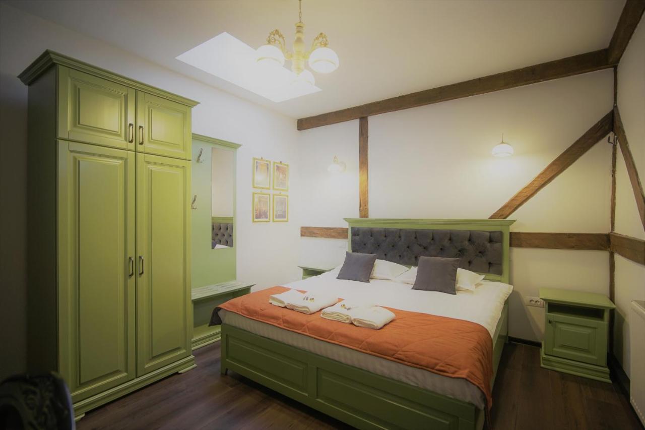 La Curtea Domneasca Hotel Piatra Neamţ Buitenkant foto