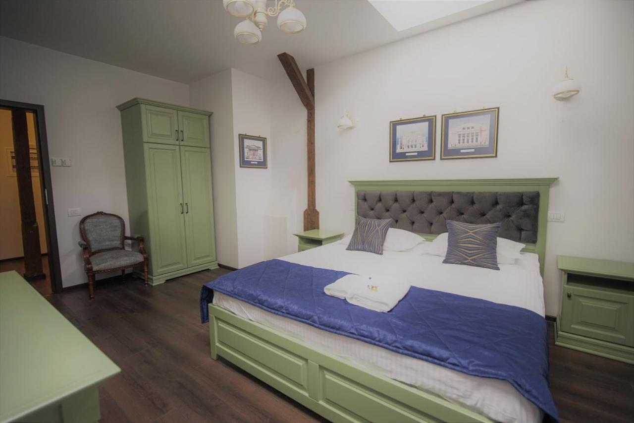 La Curtea Domneasca Hotel Piatra Neamţ Buitenkant foto