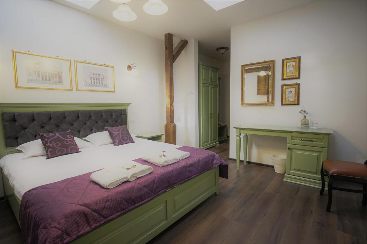 La Curtea Domneasca Hotel Piatra Neamţ Buitenkant foto