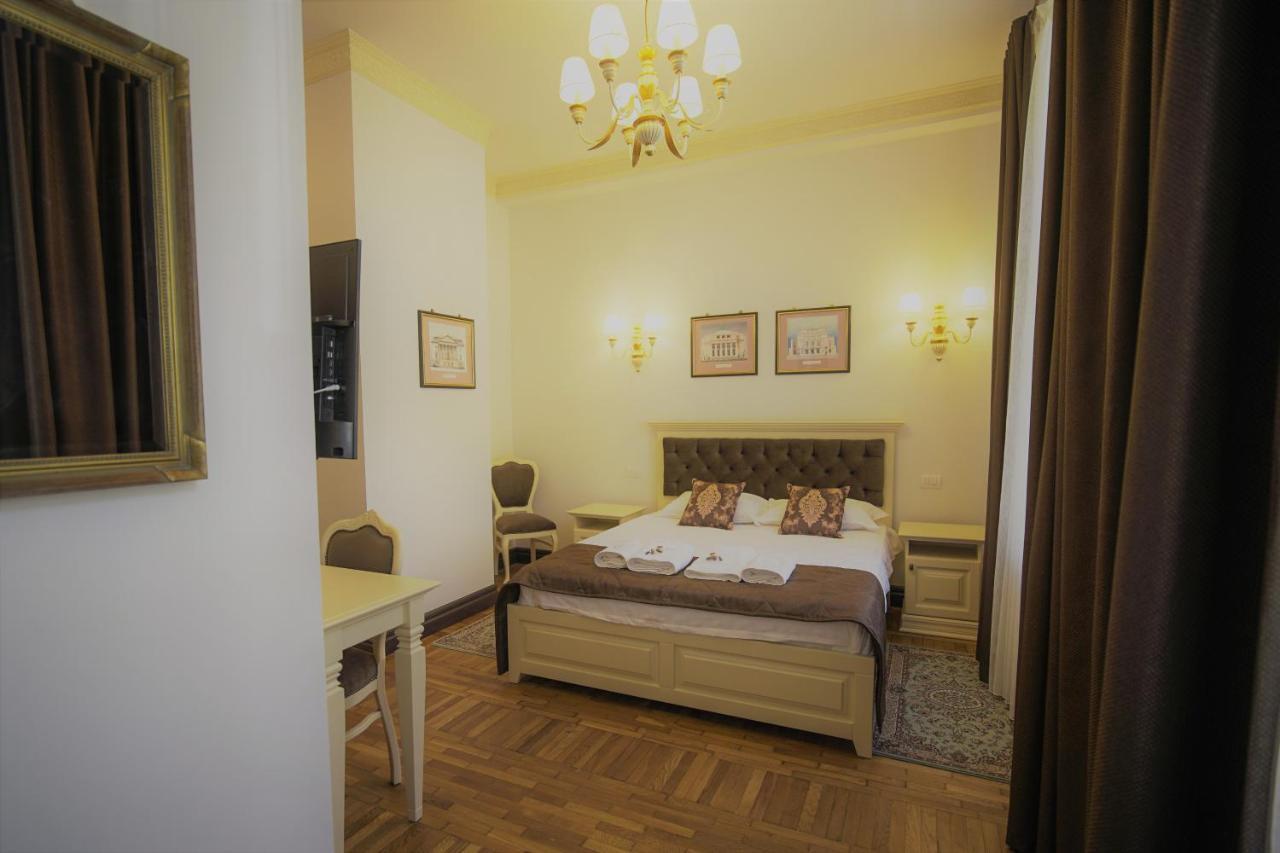 La Curtea Domneasca Hotel Piatra Neamţ Buitenkant foto
