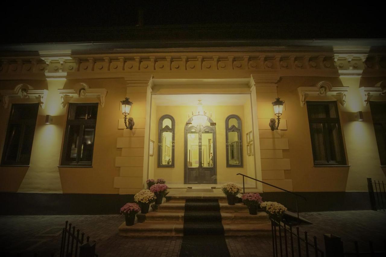 La Curtea Domneasca Hotel Piatra Neamţ Buitenkant foto