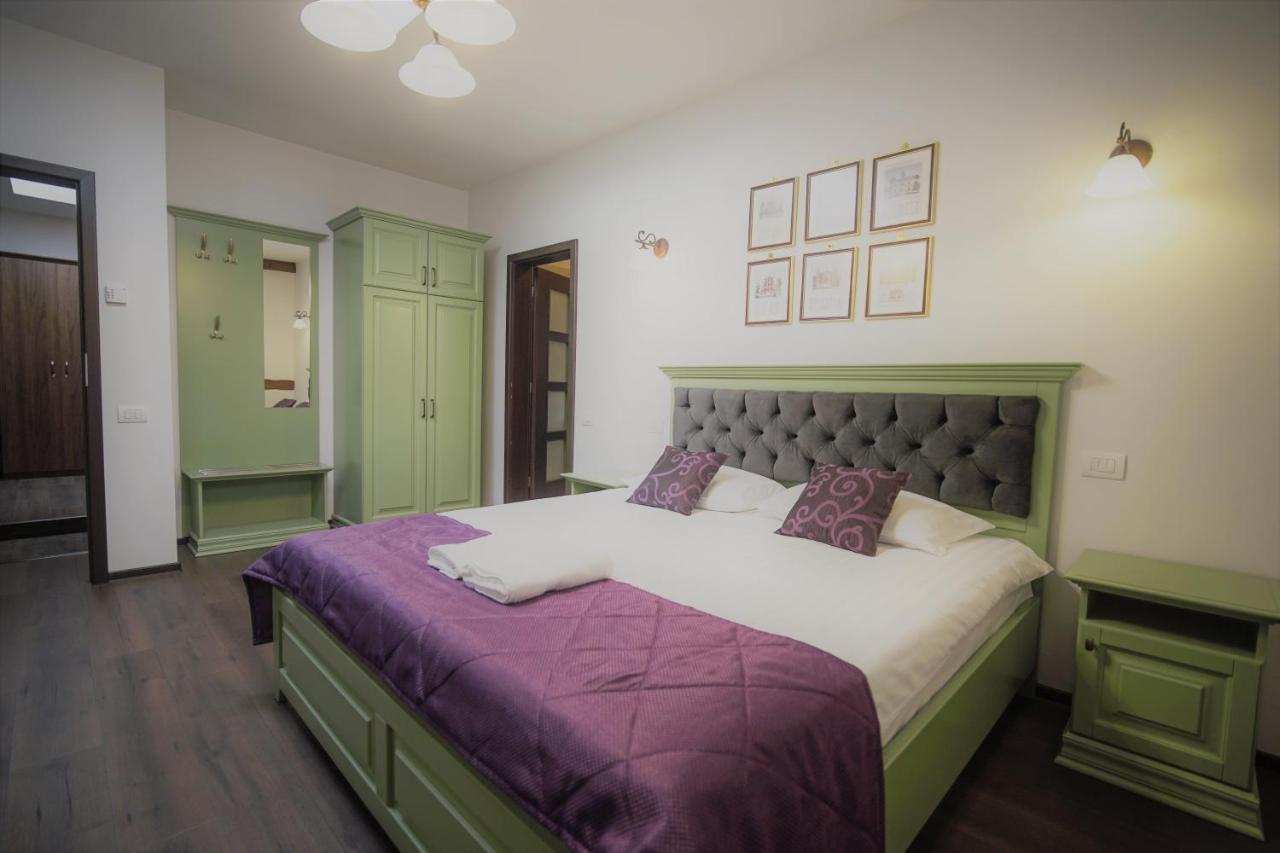 La Curtea Domneasca Hotel Piatra Neamţ Buitenkant foto