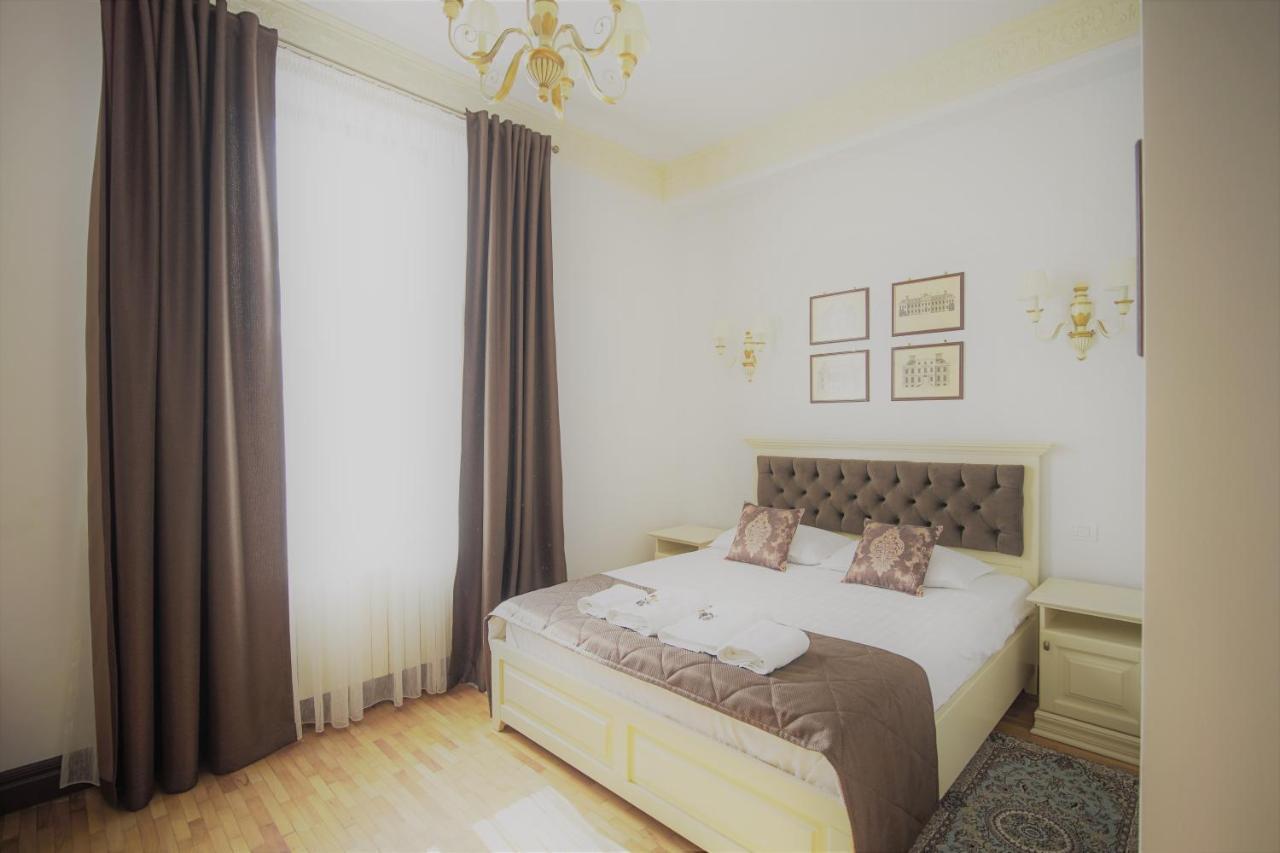 La Curtea Domneasca Hotel Piatra Neamţ Buitenkant foto