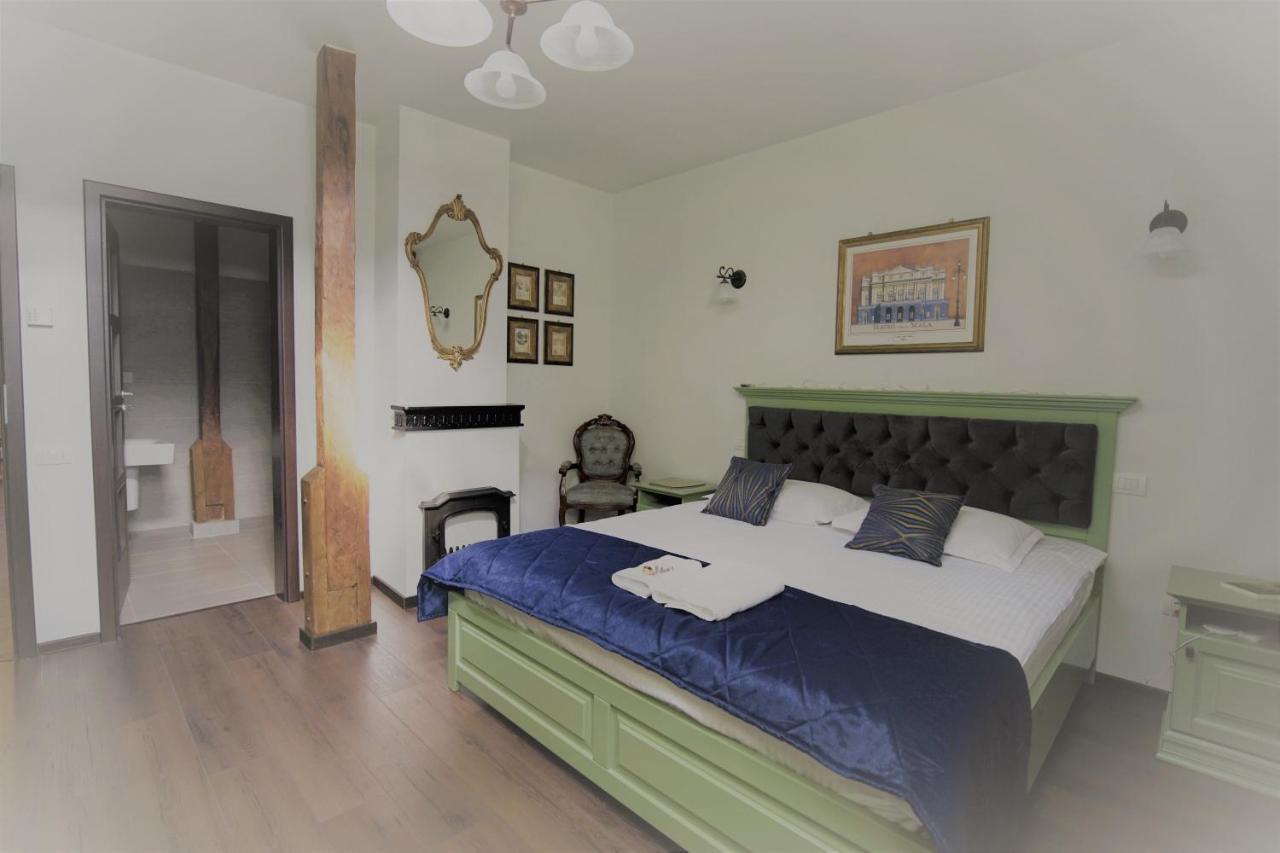 La Curtea Domneasca Hotel Piatra Neamţ Buitenkant foto