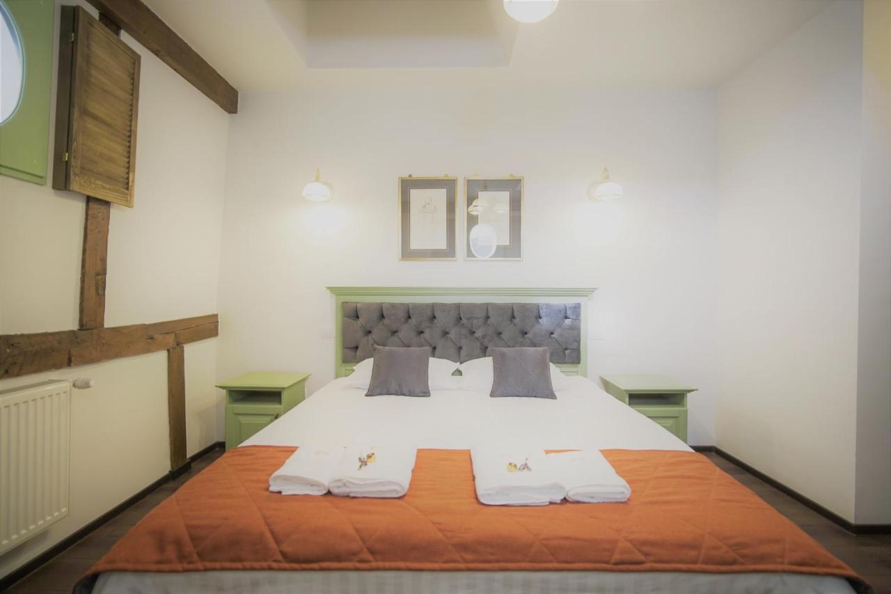 La Curtea Domneasca Hotel Piatra Neamţ Buitenkant foto